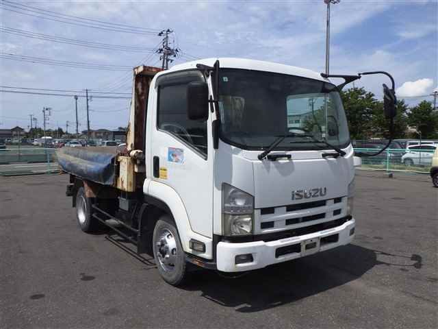 Japan Auction Vehicles 5 2010 Isuzu Forward dump auction photo