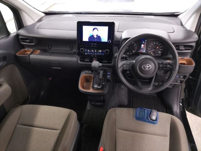 2024 Toyota Sienta G auction photo 3