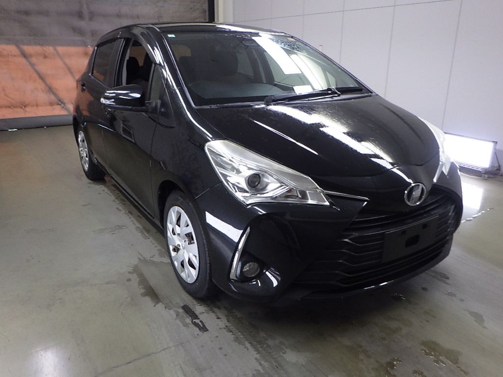 Japan Auction Vehicles 9 2017 Toyota ヴィッツ 5HB U auction photo