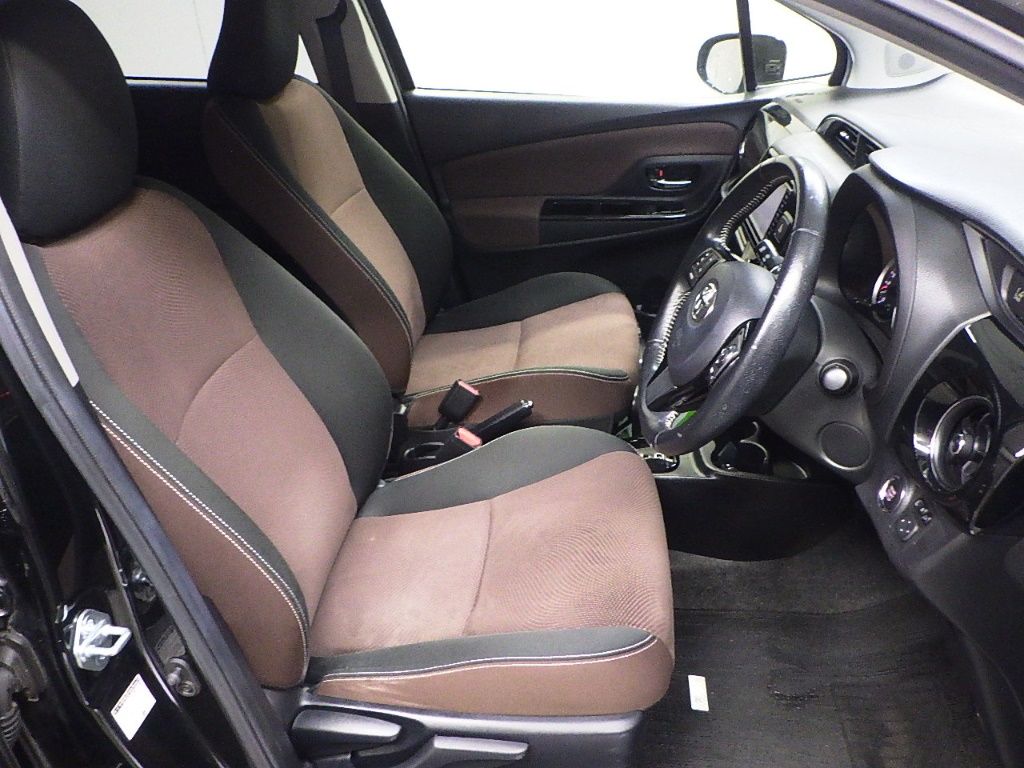 2017 Toyota ヴィッツ 5HB U auction photo 6