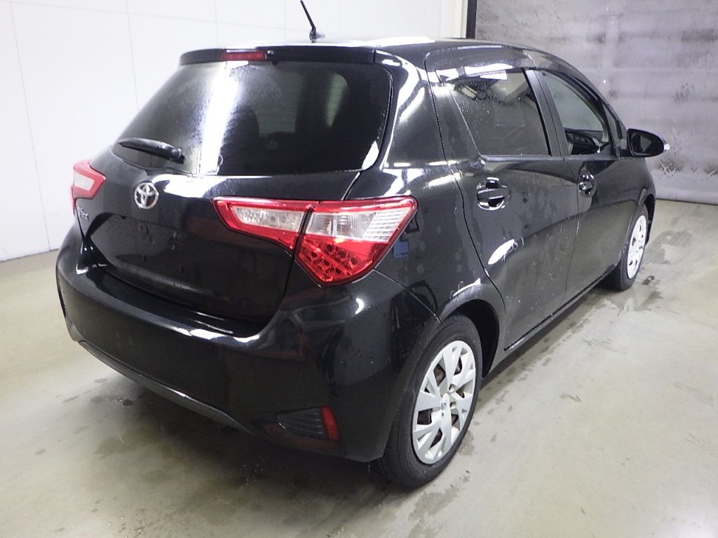 2017 Toyota ヴィッツ 5HB U auction photo 2