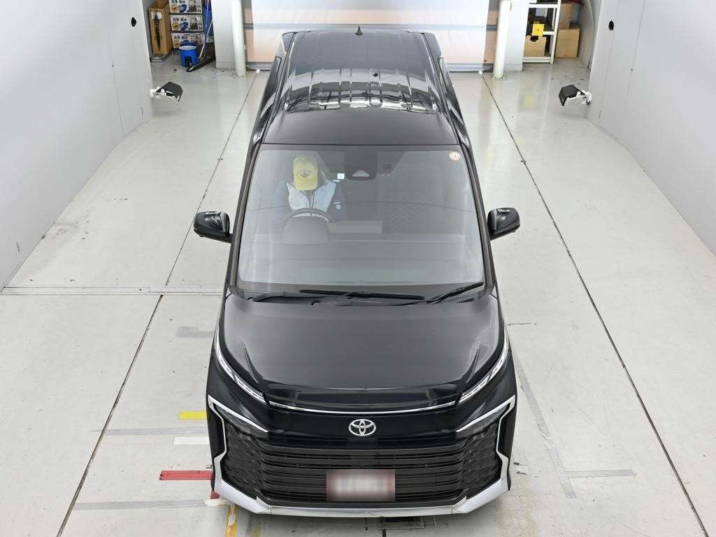 2023 Toyota Voxy S-Z auction photo 7