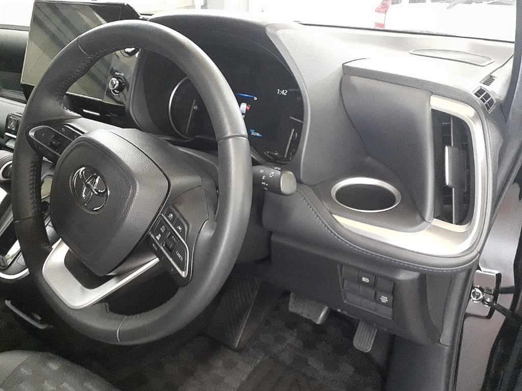 2023 Toyota Voxy S-Z auction photo 9