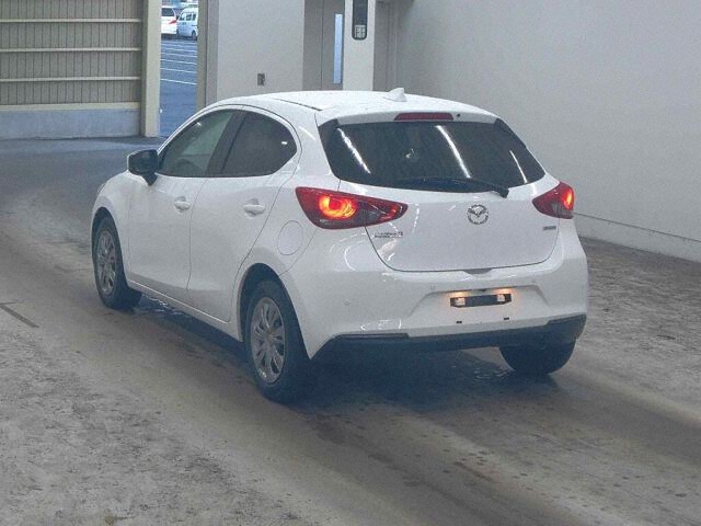 2023 Mazda 2 15C auction photo 2