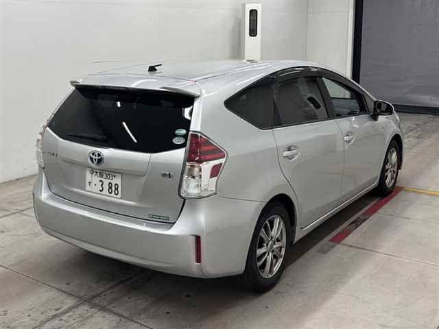 2018 Toyota Prius Alpha S L Selection auction photo 5