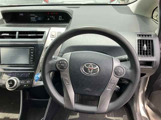 2018 Toyota Prius Alpha S L Selection auction photo 3