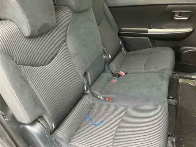 2018 Toyota Prius Alpha S L Selection auction photo 8