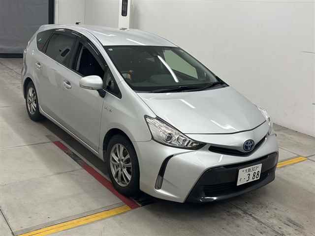 2018 Toyota Prius Alpha S L Selection Japan auction vehicle