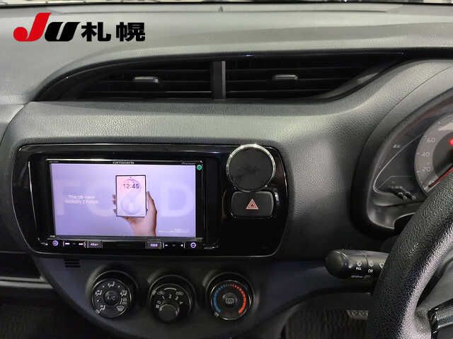 2017 Toyota Vitz 4WD F auction photo 6