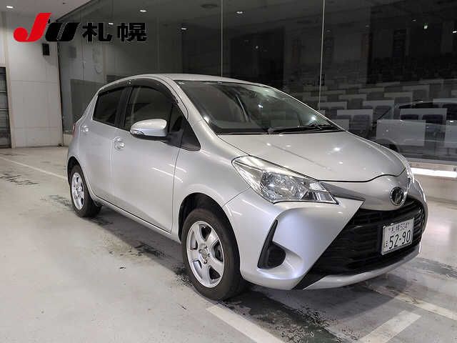 2017 Toyota Vitz 4WD F auction photo 8