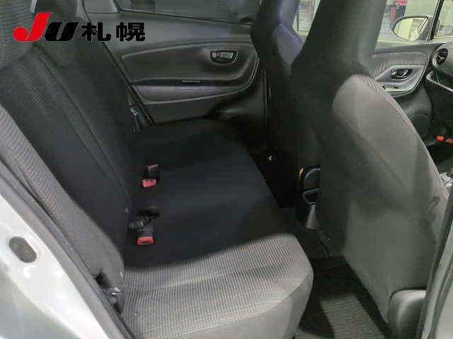 2017 Toyota Vitz 4WD F auction photo 7