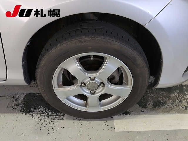 2017 Toyota Vitz 4WD F auction photo 9