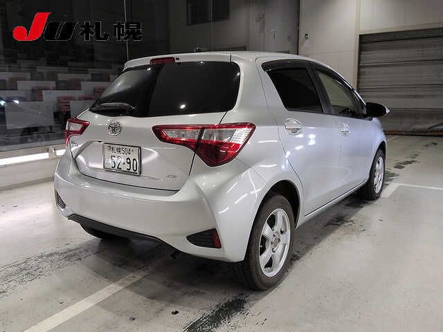 2017 Toyota Vitz 4WD F auction photo 2