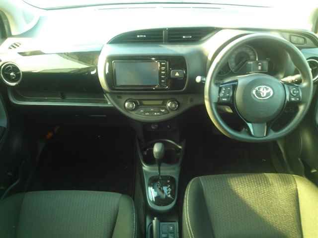 2019 Toyota Vitz Hybrid F Safety Edition auction photo 8