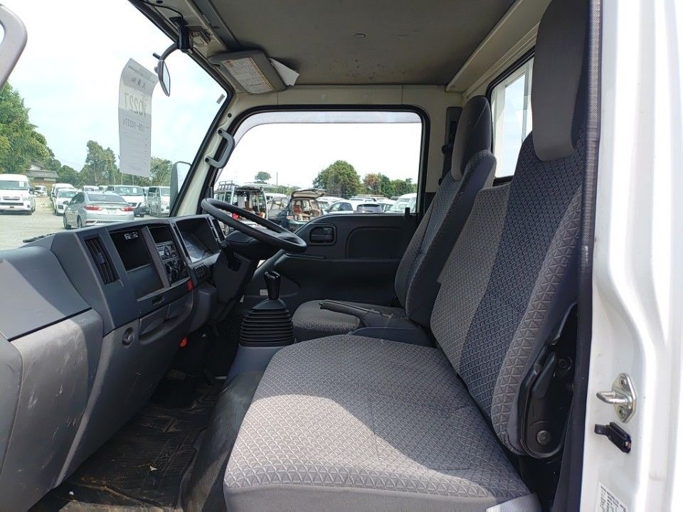 2019 Isuzu Elf auction photo 16