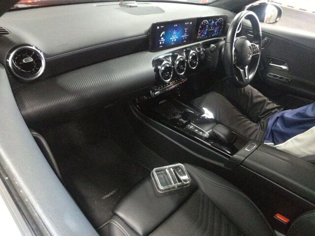 2021 Mercedes-Benz A-Class A180 Style auction photo 3