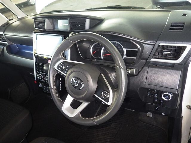 2024 Toyota Roomy Custom G auction photo 3