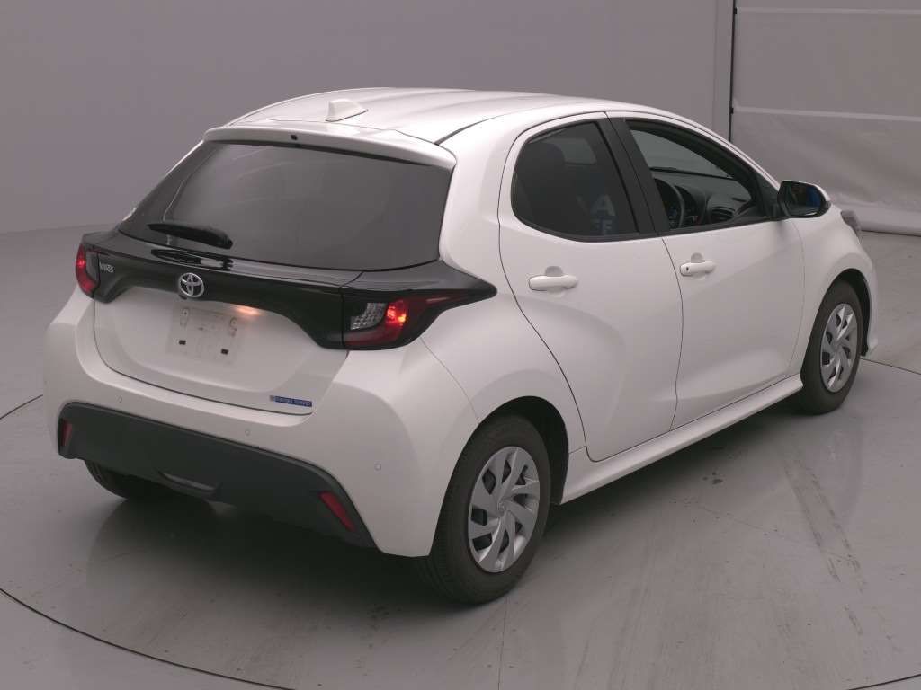 2021 Toyota Yaris X auction photo 2