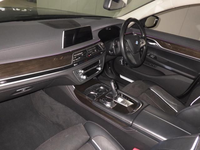 2020 BMW BMW 740 d xDrive Luxury auction photo 2