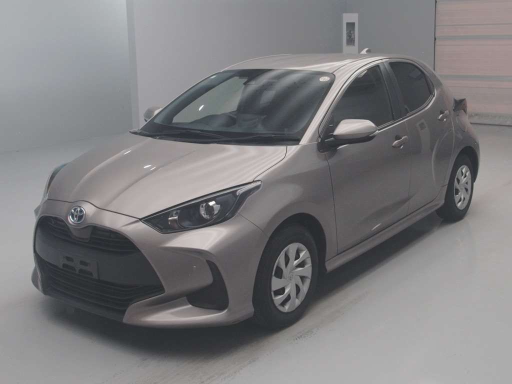 Japan Auction Vehicles 4 2021 Toyota Yaris Hybrid X auction photo