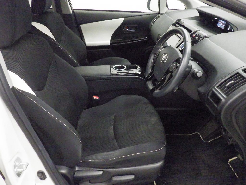 2019 Toyota Prius Alpha SチューンブラックII auction photo 6