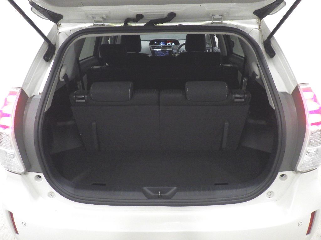 2019 Toyota Prius Alpha SチューンブラックII auction photo 8