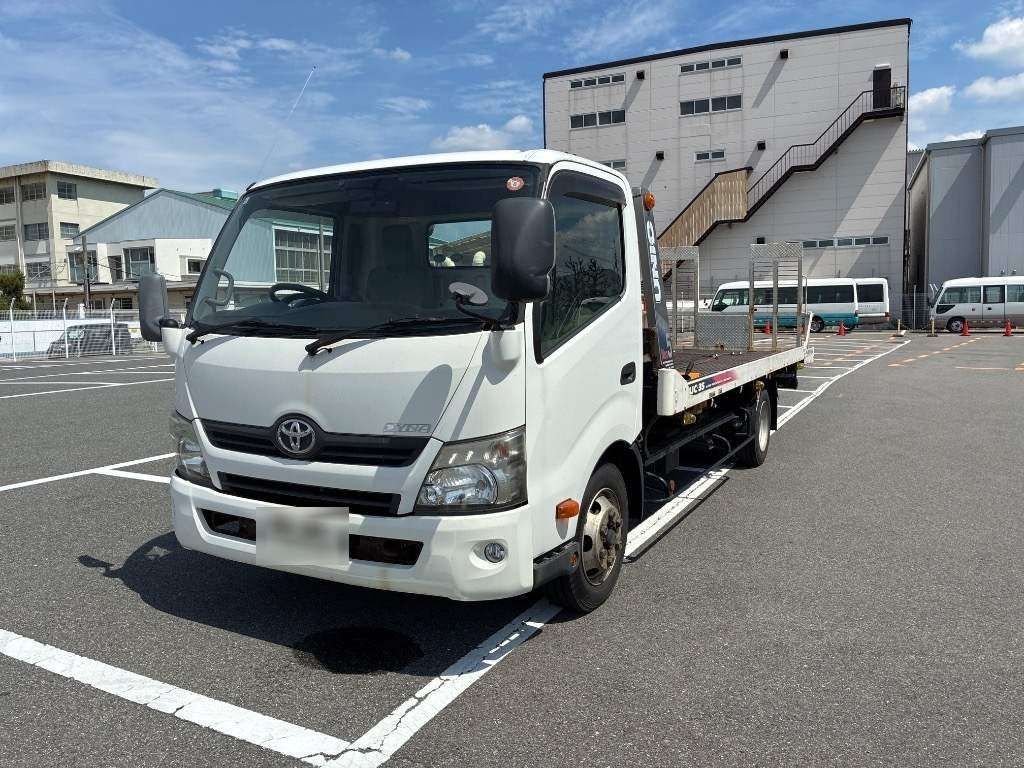 Japan Auction Vehicles 4 2012 Toyota Dyna セキサイシャ auction photo