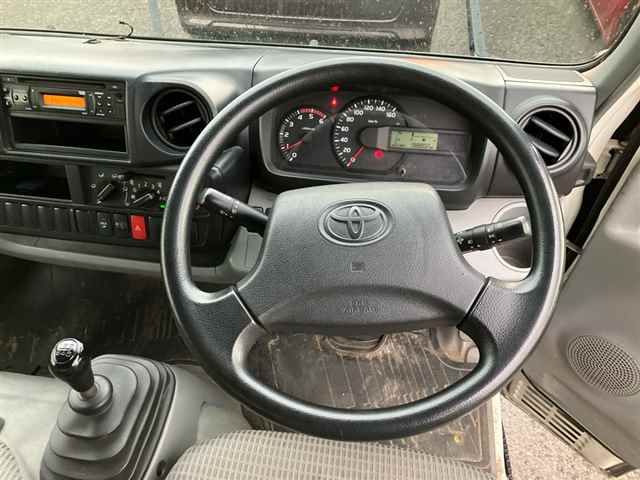 2017 Toyota Dyna ホロツキ auction photo 3