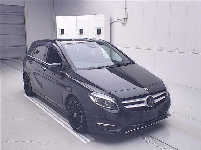 Japan Auction Vehicles 12 2017 Mercedes-Benz B180 auction photo