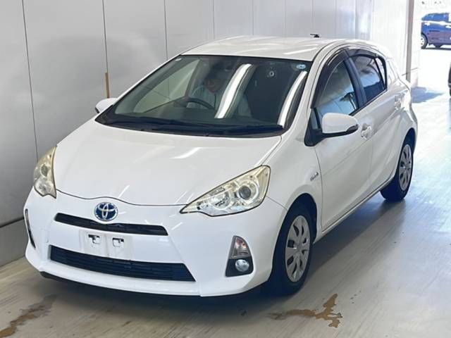 2014 Toyota Aqua G Japan auction vehicle