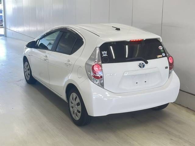 2014 Toyota Aqua G auction photo 3