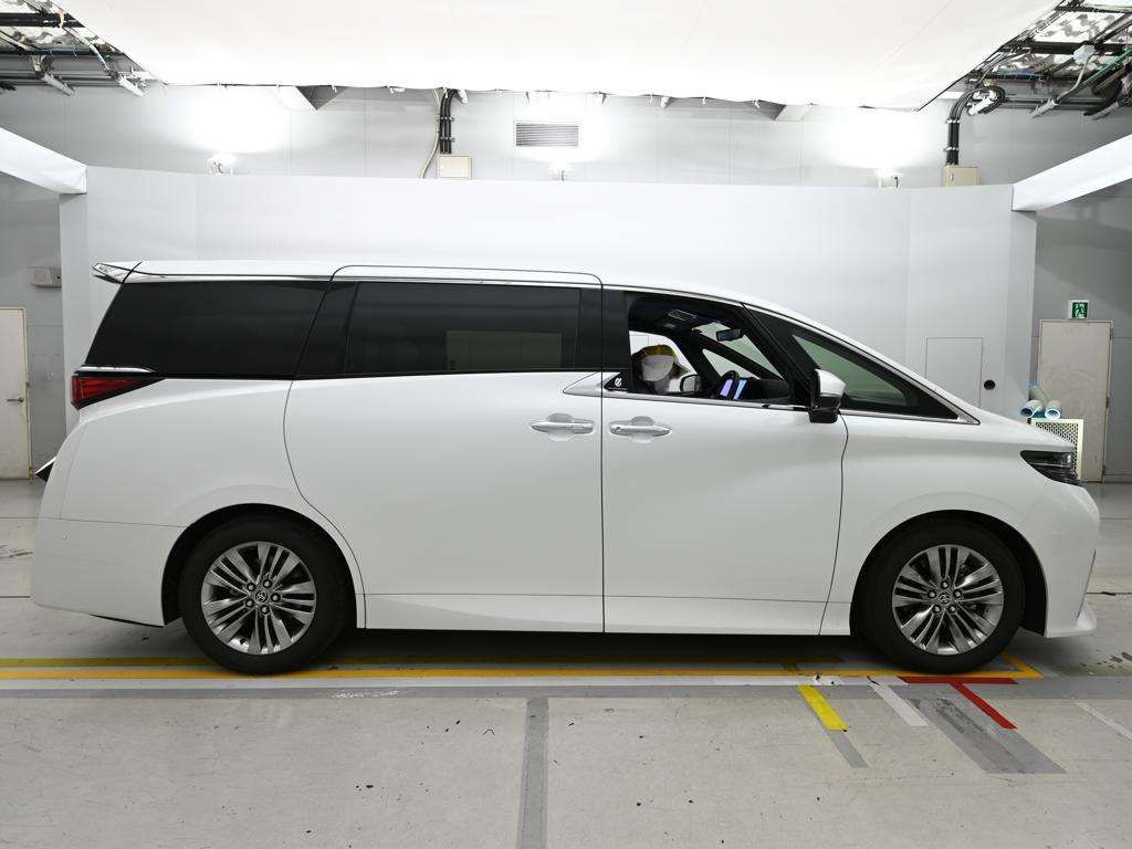 2025 Toyota Alphard Z 4WD auction photo 3