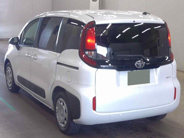 2026 Toyota Sienta Hybrid G auction photo 2