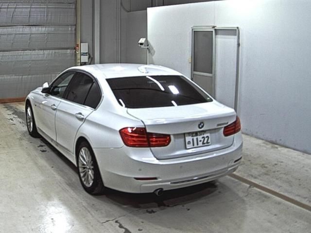 2013 BMW 3 Series 320d ラグジュアリー auction photo 2