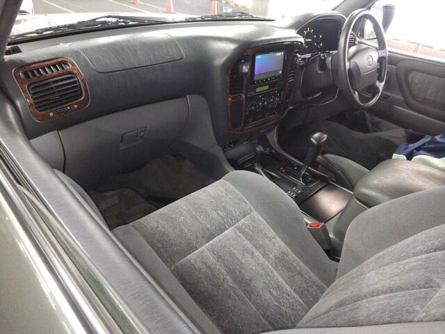 2001 Toyota Land Cruiser 100 VX 4WD auction photo 3