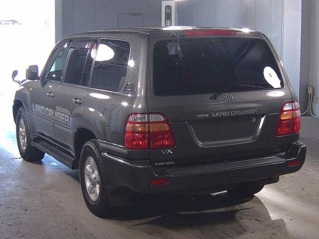 2001 Toyota Land Cruiser 100 VX 4WD auction photo 2