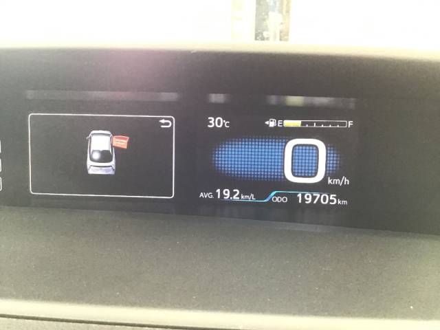 2017 Toyota Prius Sセーフティプラス auction photo 8