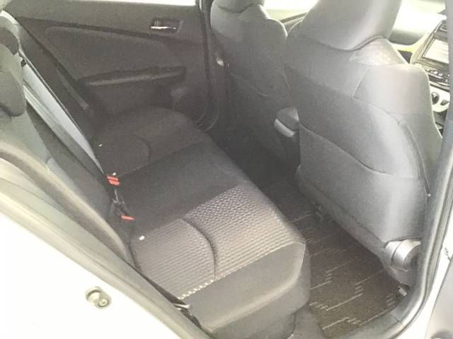 2017 Toyota Prius Sセーフティプラス auction photo 6