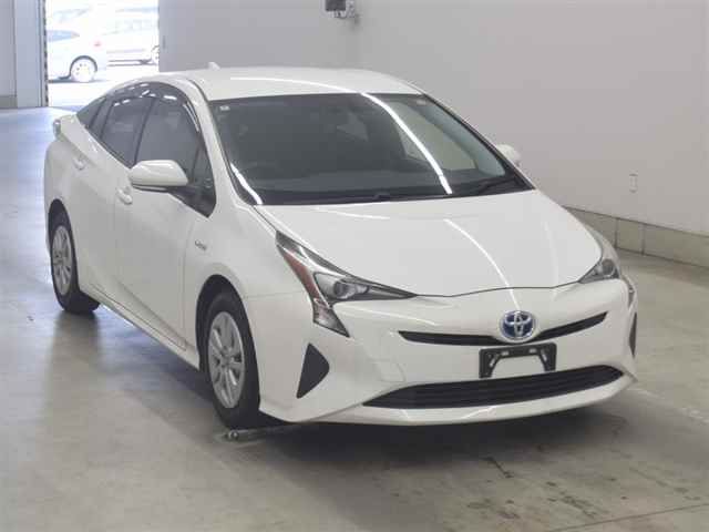 2016 Toyota Prius S Japan auction vehicle