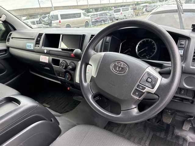 2022 Toyota Hiace DX auction photo 3