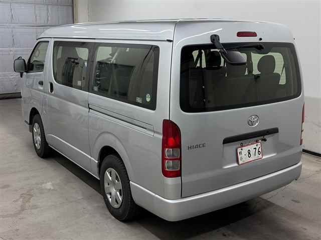 2022 Toyota Hiace DX auction photo 2