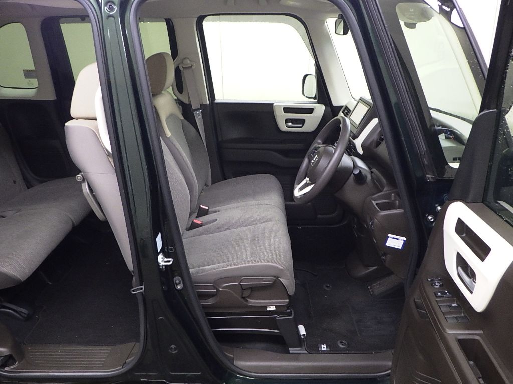 2022 Honda N-BOX L auction photo 6