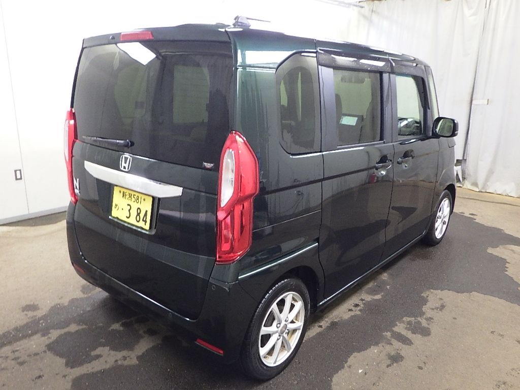 2022 Honda N-BOX L auction photo 2
