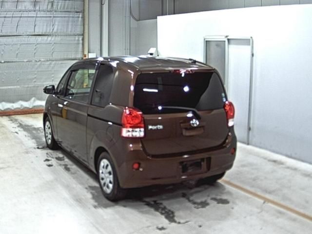 2015 Toyota Porte F auction photo 2