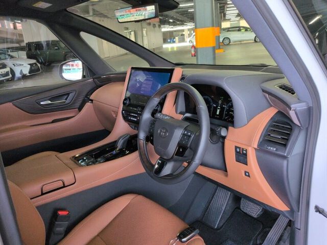 2025 Toyota Vellfire Z Premier auction photo 3