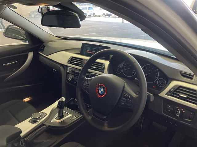2017 BMW BMW3シリーズ 318i auction photo 3