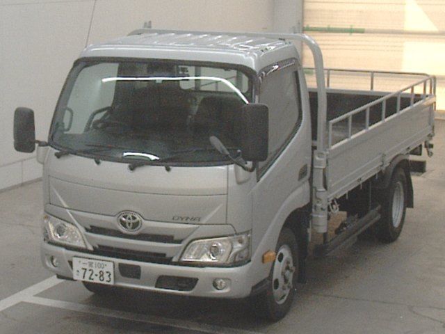 2022 Toyota Dyna Flatbed Japan auction vehicle