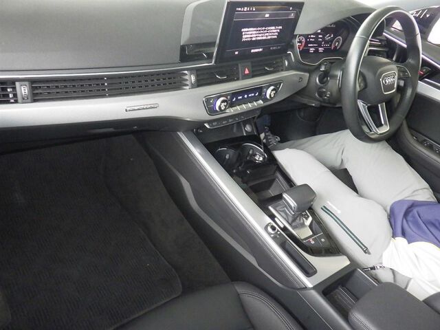 2023 Audi A4 40TDI Qアドバン 4WD auction photo 3