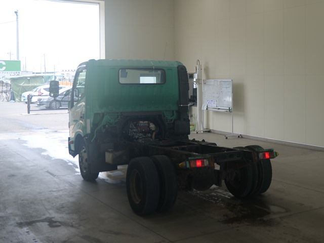 2015 Hino Dutro シャーシ auction photo 2