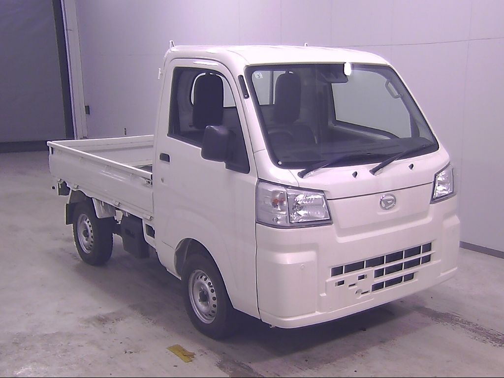 2022 Daihatsu Hijet 4WD Japan auction vehicle
